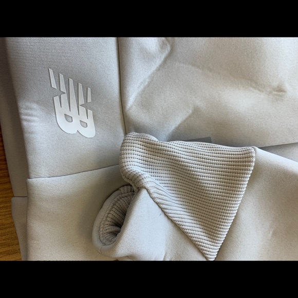 New Balance Women’s 247 Sport Full Zip Hoodie - LG - Picture 4 of 6